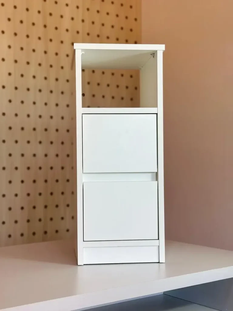 mesa de cabeceira pequena